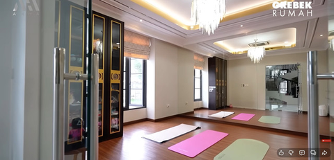 Desain Rumah Mewah Sarwendah, Rumah Megah dengan Detail Elegan dan Ruang Fungsional (Sumber: YouTube AHHA)