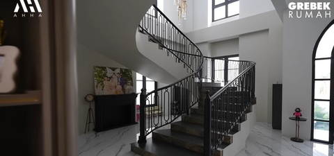 Desain Rumah Mewah Sarwendah, Rumah Megah dengan Detail Elegan dan Ruang Fungsional (Sumber: YouTube AHHA)