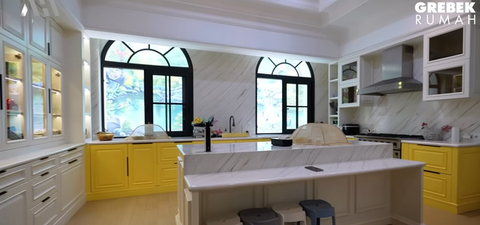 Desain Rumah Mewah Sarwendah, Rumah Megah dengan Detail Elegan dan Ruang Fungsional (Sumber: YouTube AHHA)