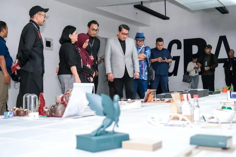 Menteri Ekonomi Kreatif/Kepala Badan Ekonomi Kreatif Teuku Riefky Harsya secara resmi membuka ADGI (Asosiasi Desain Grafis Indonesia) Design Week 2025.