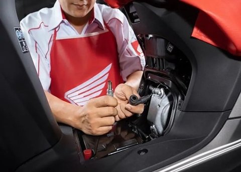 Busi motor yang rusak bisa berpengaruh kepada tenaga mesin yang akan menjadi lemah(wahanahonda.com)