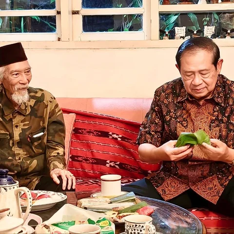 Hangatnya Silaturahmi SBY&ndash;Yok Koeswoyo, Terungkap Rencana Tribute Koes Plus