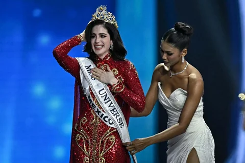 Miss Meksiko Fatima Bosch saat penobatan Miss Universe 2025 di Nonthaburi, utara Bangkok, Jumat (21/11/2025).