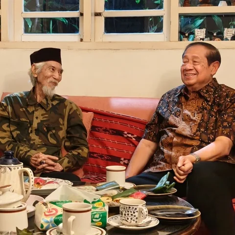 Hangatnya Silaturahmi SBY&ndash;Yok Koeswoyo, Terungkap Rencana Tribute Koes Plus