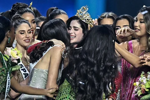 Miss Meksiko Fatima Bosch saat penobatan Miss Universe 2025 di Nonthaburi, utara Bangkok, Jumat (21/11/2025).