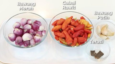 Resep Sambal Bawang Awet. (Youtube/Davina Hermawan).