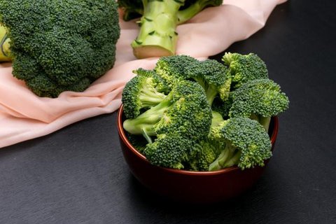 Mengonsumsi lebih banyak sayur dan buah baik untuk penyakit Hepatitis. (foto: jcomp/freepik)
