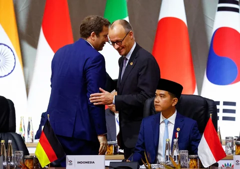 Wakil Presiden Gibran Rakabuming Raka  saat  menghadiri sesi pleno pada hari pembukaan KTT G20 di Nasrec Expo Centre, Johannesburg, Afrika Selatan, Sabtu (22/11/2025).
