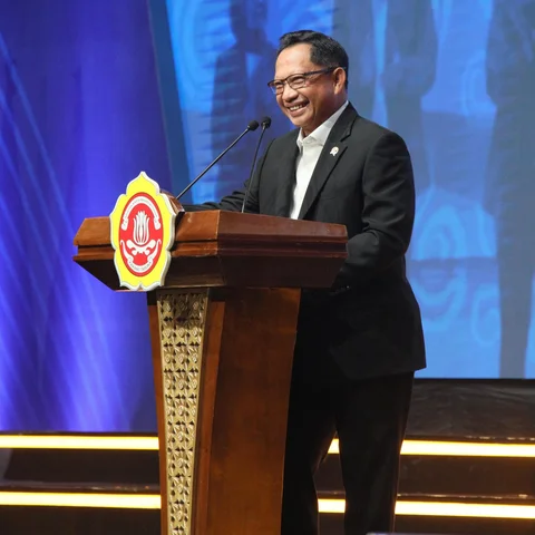 Mendagri Tito Karnavian pada acara Pengukuhan dan Rakernas Pengurus Nasional Karang Taruna