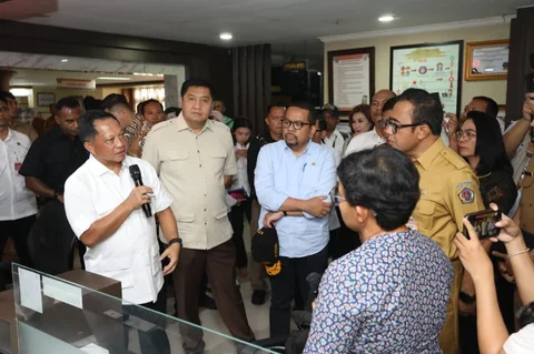 Mendagri Tito Karnavian saat meninjau Mal Pelayanan Publik (MPP) Kota Denpasar, Bali