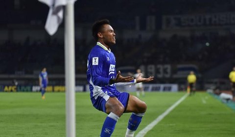 Duel pelatih Persib Bandung vs Lion City Sailors di AFC Champions League Two. (Bola.com/Benediktus Gerendo Pradigdo)