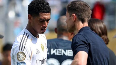 Jude Bellingham bersama pelatih Real Madrid, Xabi Alonso di ajang Liga Champions 2025/2026. (Thomas COEX / AFP)
