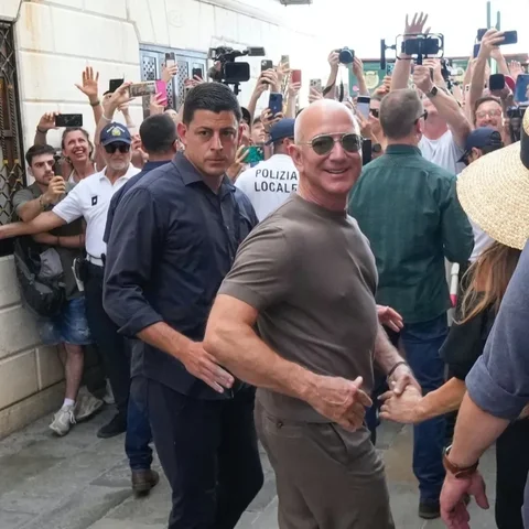 Jeff Bezos and Lauren Sanchez
