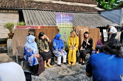 Momen Ratu Belanda Maxima Nyanthing di Kampung Batik Laweyan Solo