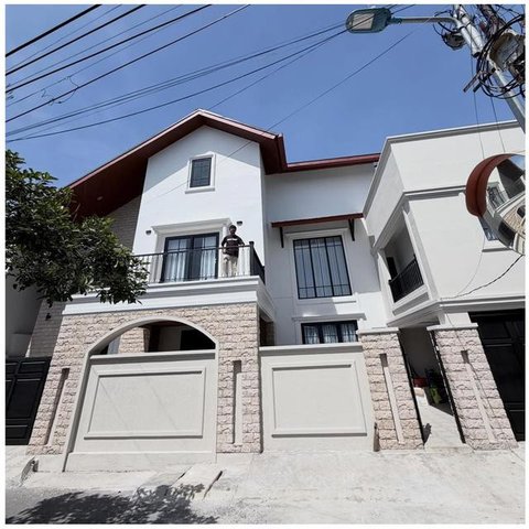 Desain pagar rumah baru Rian d'Masiv. [IG: @rianekkypradipta]