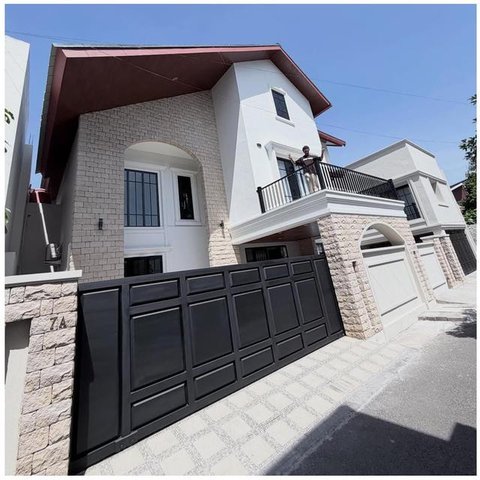 Desain pagar rumah baru Rian d'Masiv. [IG: @rianekkypradipta]