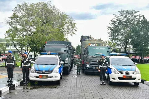 Pemberangkatan 204 personel Kodam I/Bukit Barisan untuk memperkuat penanganan banjir dan longsor Tapanuli Tengah di Makodam I/BB, Medan, Rabu (26/11/2025).