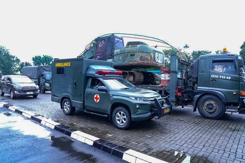 Pemberangkatan 204 personel Kodam I/Bukit Barisan untuk memperkuat penanganan banjir dan longsor Tapanuli Tengah di Makodam I/BB, Medan, Rabu (26/11/2025).