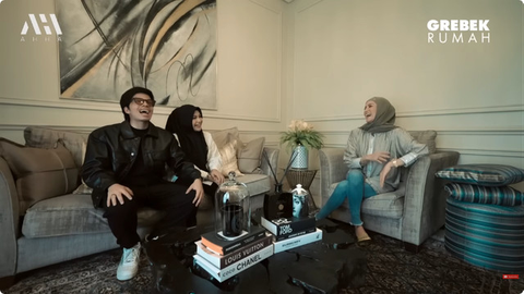 Potret Ruang Tamu Rumah Olla Ramlan (YouTube AH)