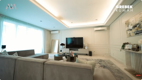 Potret Ruang Tamu Rumah Olla Ramlan (YouTube AH)