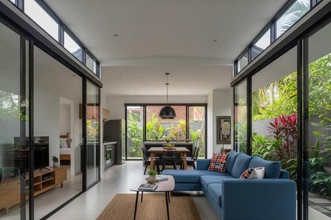 Desain Rumah Kecil Tapi Tetap Adem Tanpa AC Berkat Ventilasi Silang. Foto: Gemini