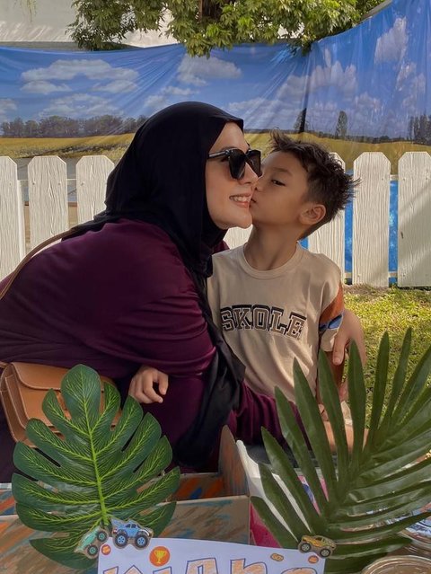 Paula Verhoeven hadiri acara sekolah Kiano. [IG: @paula_verhoeven]