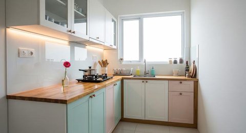 Desain Dapur Kecil Tapi Nyaman Dipakai Bersama Mertua/Gemini AI