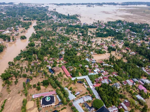 Banjir bandang di Meureudu, Kabupaten Pidie Jaya, Provinsi Aceh, Indonesia, Jumat (28/11/2025).