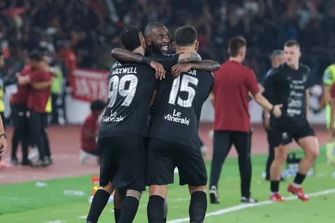 Pemain Persija Jakarta Allano usai menggolkan gawang PSIM Yogyakarta  dalam laga pekan ke-14 BRI Super League 2025/2026 di Stadion Utama Gelora Bung Karno, Jakarta, Jumat (28/11/2025).