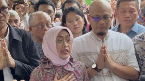 Mantan Direktur Utama PT ASDP Indonesia Ferry Ira Puspadewi usai bebas dari Rutan Kelas I Cabang KPK. (Liputan6.com/Ady Anugrahadi)