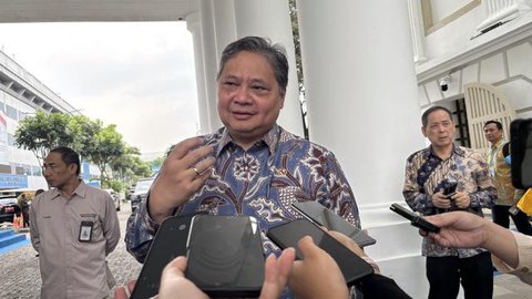 Menteri Koordinator Bidang Perekonomian Airlangga Hartarto usai mengikuti rapat terbatas di Istana Merdeka Jakarta, Kamis, 27 November 2025.(Foto: laman ekon.go.id)