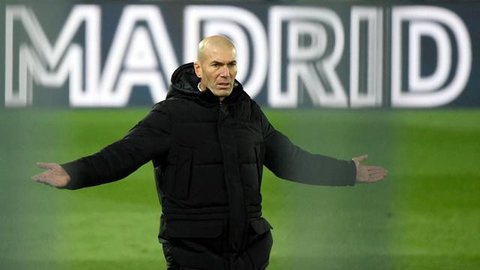 Legenda sepak bola dan pelatih Prancis, Zinedine Zidane, terlihat dalam upacara peluncuran perdana mobil listrik Alpine A390 di Dieppe, Prancis barat laut, pada 27 Mei 2025. (Lou BENOIST/A