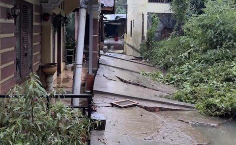 Banjir yang melanda sejumlah titik di Kota Medan dan Kabupaten Deli Serdang. (Liputan6.com/Reza)