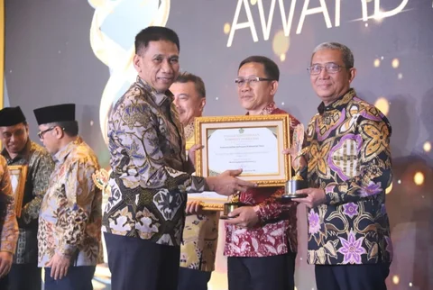 Wamendagri Akhmad Wiyagus saat Malam Penganugerahan Harmony Award untuk Kepala Daerah dan FKUB Tahun 2025