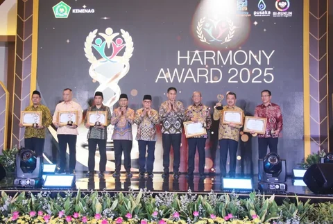 Wamendagri Akhmad Wiyagus saat Malam Penganugerahan Harmony Award untuk Kepala Daerah dan FKUB Tahun 2025