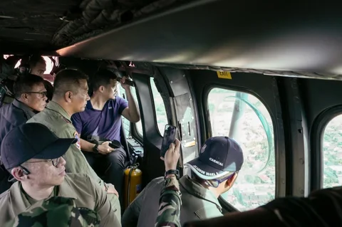 Gubernur Sumatera Utara, Muhammad Bobby Afif Nasution Salurkan Bantuan di Tapanuli Pakai Heli