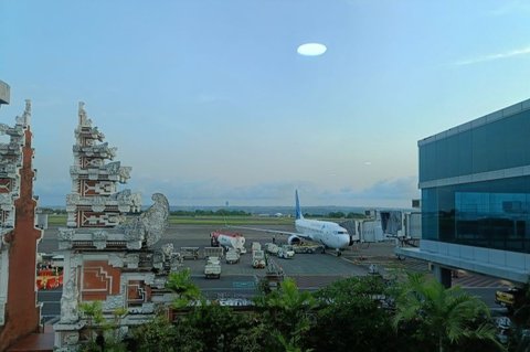 PT PLN (Persero) UID Bali memastikan sistem Listrik Bandara Ngurah Rai kembali aman dan stabil setelah gangguan. Bagaimana dampak insiden ini terhadap operasional bandara?