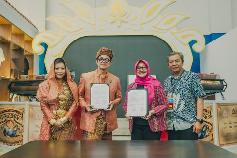 Roemah Koffie dan PT Pos Indonesia Luncurkan Prangko Edisi Spesial 'Anak Daro' di Jakarta Coffee Week 2025