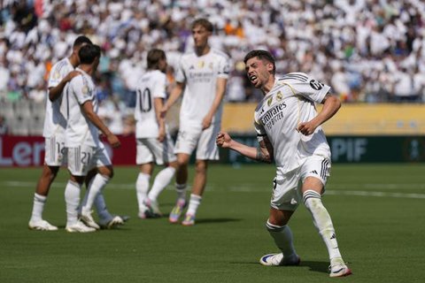 Gelandang Real Madrid, Federico Valverde, mencetak gol pembuka kemenangan Los Blancos atas Osasuna pada jornada 22 La Liga Spanyol, Minggu (19/2/2023) dini hari WIB. Real Madrid menang 2-0 at
