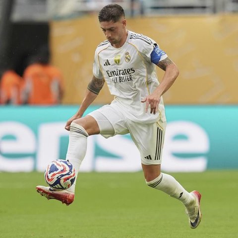 Gelandang Real Madrid, Federico Valverde, mencetak gol pembuka kemenangan Los Blancos atas Osasuna pada jornada 22 La Liga Spanyol, Minggu (19/2/2023) dini hari WIB. Real Madrid menang 2-0 at