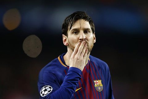Penyerang Barcelona Lionel Messi berselebrasi usai mencetak gol ke gawang Basel pada pertandingan Liga Champions di di stadion Camp Nou pada tanggal 4 November 2008. Lionel Messi berkarir ber