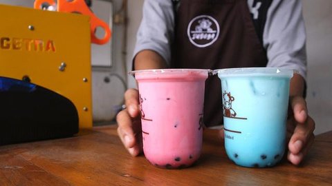 Suguhkan kudapan sehat di rumah untuk keluarga agar badan tetap prima dan ternutrisi.