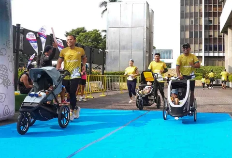 Peserta saat mengikuti Gelaran Run To Hero di Jalan Sudirman, Jakarta, Minggu (30/11/2025).