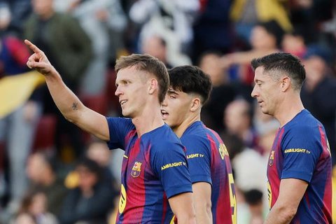 Pelatih kepala Barcelona, Hansi Flick, saat pertandingan La Liga Spanyol antara Barcelona dan Alaves, di Barcelona, Spanyol, Sabtu, 29 November 2025. (Foto AP/Joan Monfort)