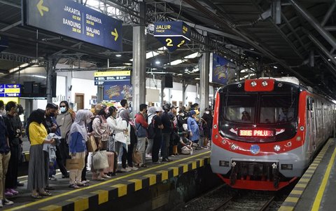 KRL Yogyakarta&ndash;Solo Diserbu Penumpang, 6,6 Juta Orang Pilih Kereta