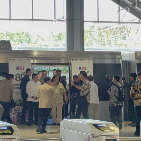 Prabowo jajal commuter line Jabodetabek