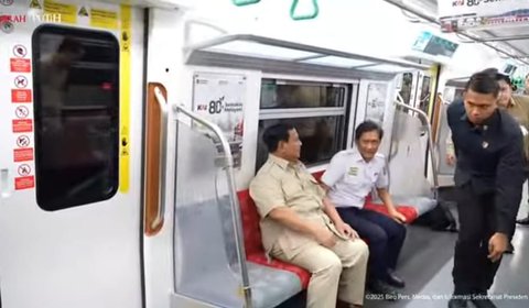 Prabowo Duduk Berdampingan dengan Dirut KAI
