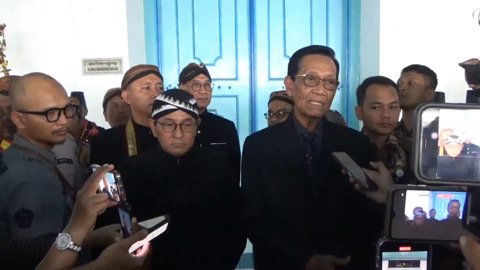 Sri Sultan dan Paku Alam Melayat Paku Buwono XIII