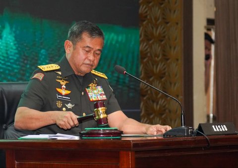 Kepala Staf Angkatan Darat (Kasad) Jenderal TNI Maruli Simanjuntak saat menutup Pendidikan Reguler (Dikreg) LXVI Seskoad Tahun Ajaran 2025 di Bandung, Selasa (04/11/2025).