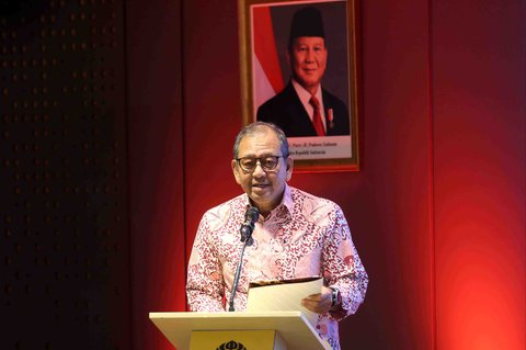 Wakil Dekan Fakultas Teknik Universitas Indonesia bidang Pendidikan, Penelitian, dan Kemahasiswaan, Prof Yanuar, memberi sambutan jelang seminar Upstream Force We Are The Energy di Auditorium Lantai 2 Gedung Interdisciplinary Engineering Fakultas Teknik Universitas Indonesia (IDE FTUI), Depok, Jawa Barat, Selasa (4/11/2025).